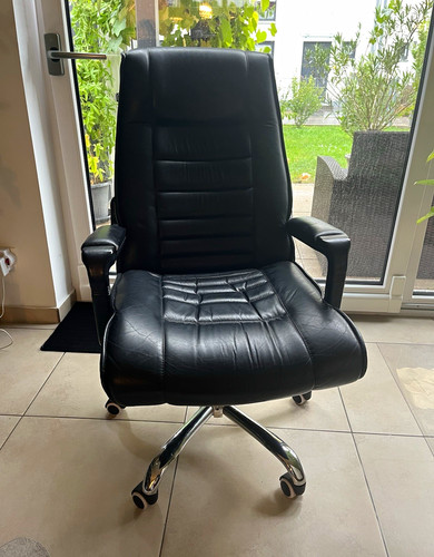 Schwarzer büro drehstuhl - schwarzer, büro-drehstuhl