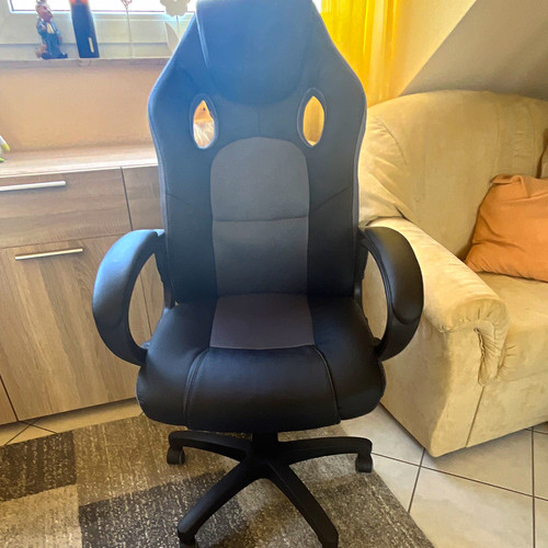 Schwarzer büro drehstuhl - schwarzer, büro-drehstuhl